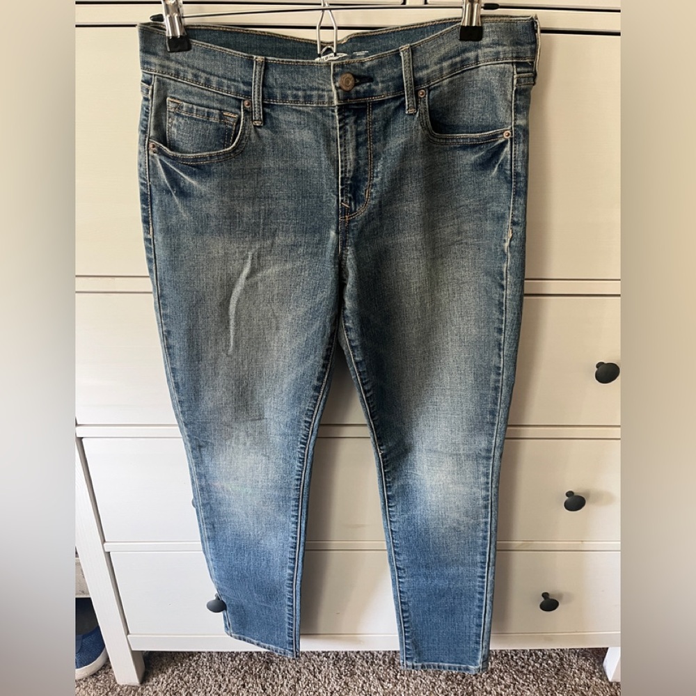 Old Navy Women's Skinny Jeans in Faded Blue Wash